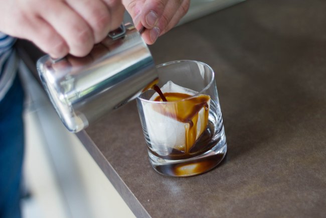 iced-espresso-pour