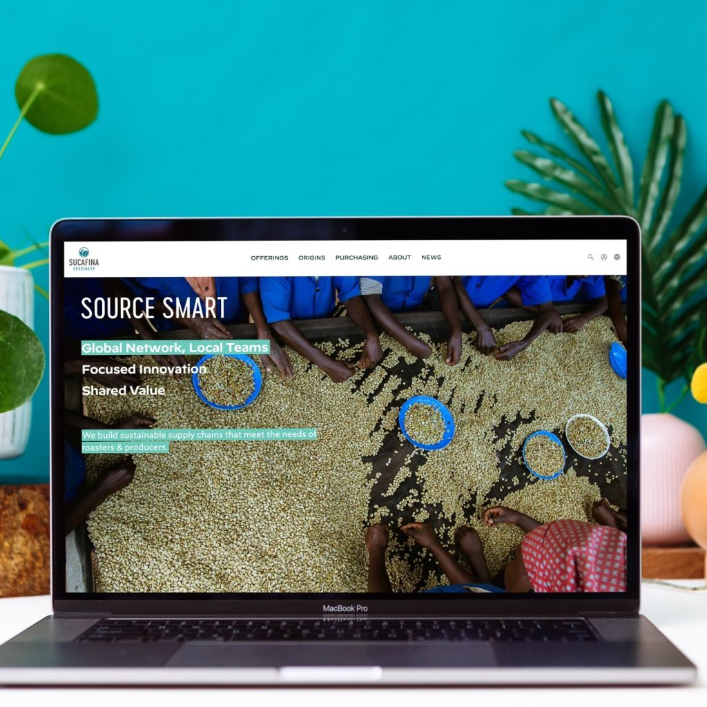 Laptop with Sucafina Homepage on a turquoise background