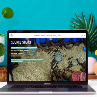 Laptop with Sucafina Homepage on a turquoise background